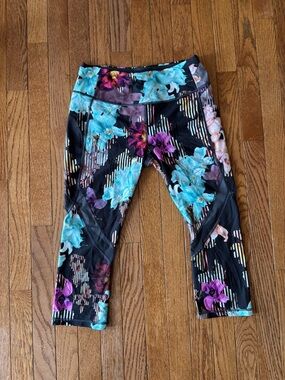 Calia By Carrie Underwood Floral botanical crop leggings